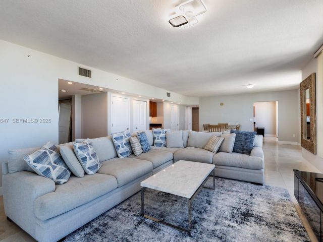 Apartment for sale  Unit #2014N - photo 7500751