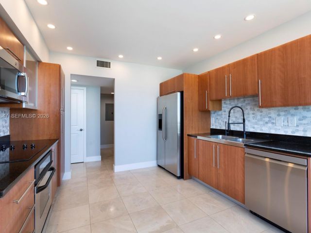 Apartment for sale  Unit #2014N - photo 7500753