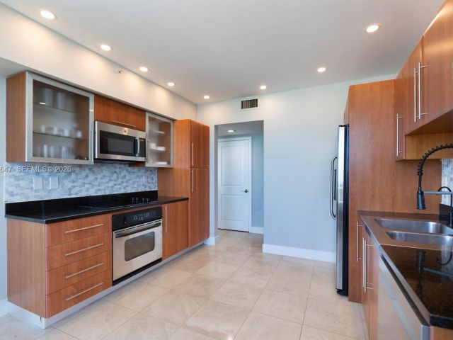 Apartment for sale  Unit #2014N - photo 7500754