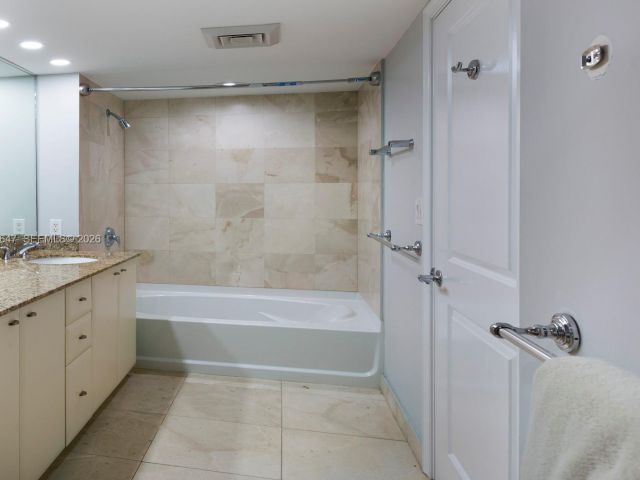 Apartment for sale  Unit #2014N - photo 7500759