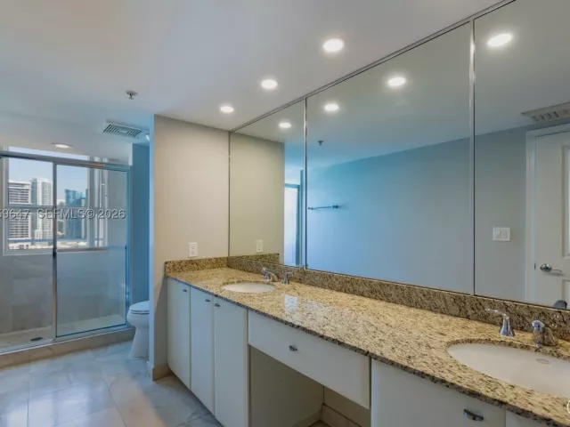 2-bedroom condo for sale in Fort Lauderdale - 610 W Las Olas Blvd 2014N - MondialRealty