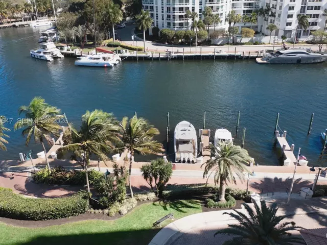 2-bedroom condo for sale in Fort Lauderdale - 610 W Las Olas Blvd 2014N - MondialRealty