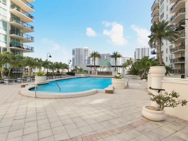 2-bedroom condo for sale in Fort Lauderdale - 610 W Las Olas Blvd 2014N - MondialRealty