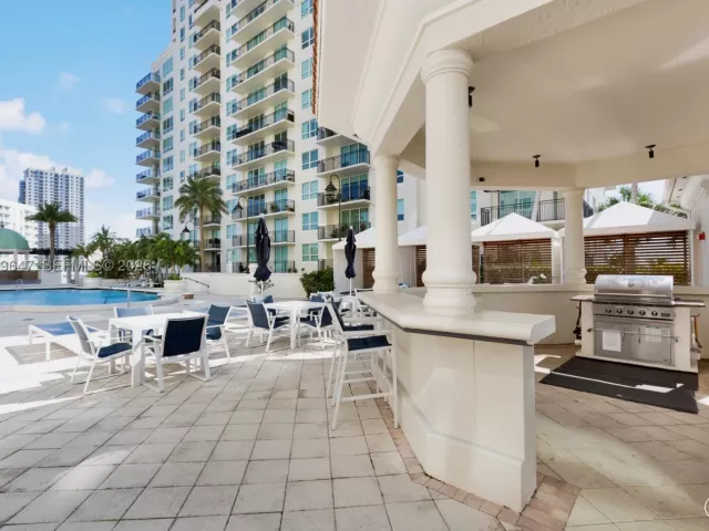 2-bedroom condo for sale in Fort Lauderdale - 610 W Las Olas Blvd 2014N - MondialRealty