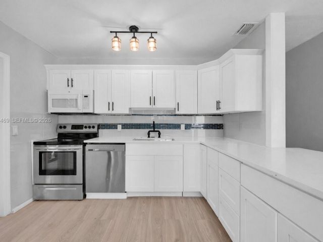 Home for sale at 1300 NW 7th Ave - photo 7481764