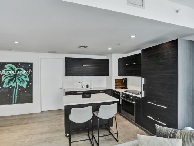 Apartment for rent  Unit #2001 - photo 7508301