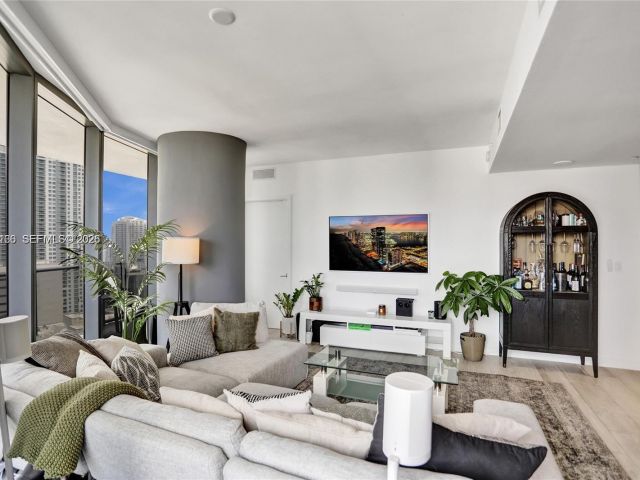 Apartment for rent  Unit #2001 - photo 7508303