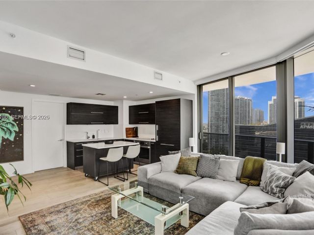 Apartment for rent  Unit #2001 - photo 7508304