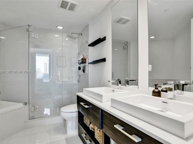 Apartment for rent  Unit #2001 - photo 7508309