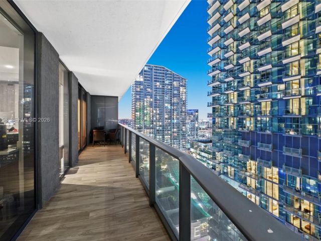 Apartment for sale  Unit #2705 - photo 7452620