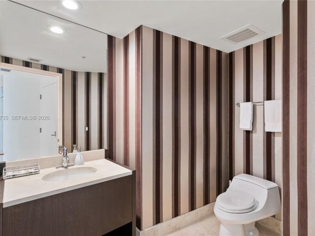 Apartment for sale  Unit #1804 - photo 7496598