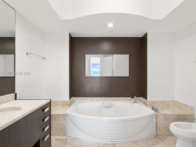 Apartment for sale  Unit #1804 - photo 7496604