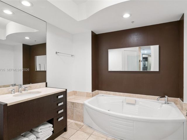 Apartment for sale  Unit #1804 - photo 7496605