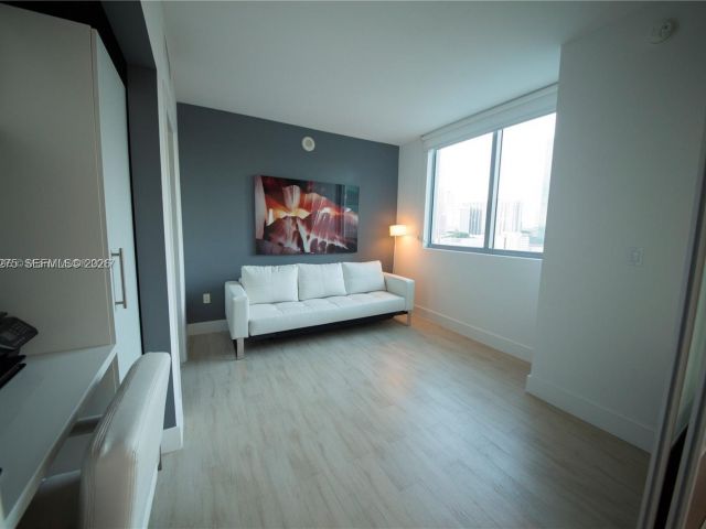 Apartment for rent  Unit #1801 - photo 7486792