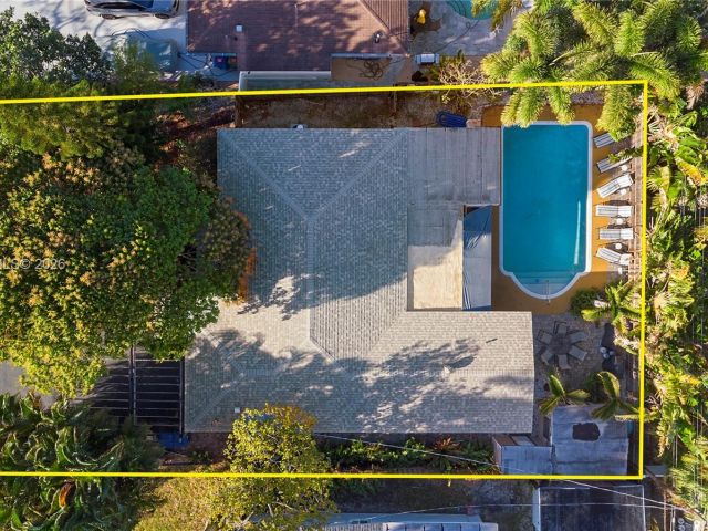 Home for sale at 3024 NE 2nd Ter - photo 7451411