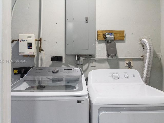 Home for sale at 3024 NE 2nd Ter - photo 7451421