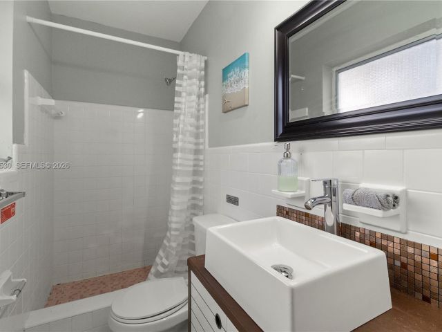 Home for sale at 3024 NE 2nd Ter - photo 7451424