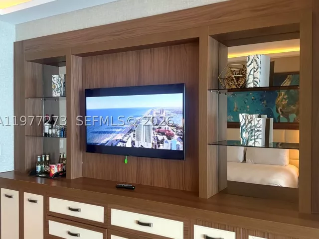 condo for sale in Fort Lauderdale - 551 N Fort Lauderdale Beach Blvd R1810 - MondialRealty