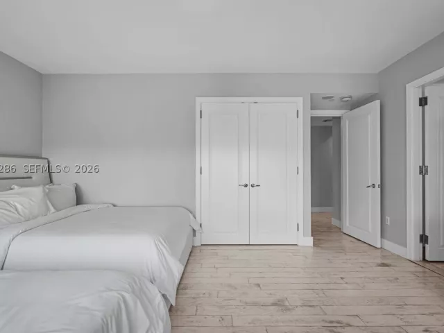 2-bedroom condo for sale in Miami - 1435 Brickell Ave 3401 - MondialRealty