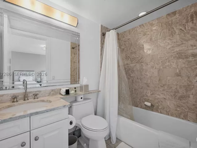 2-bedroom condo for sale in Miami - 1435 Brickell Ave 3401 - MondialRealty