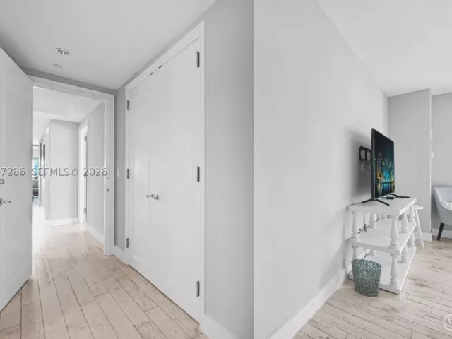 2-bedroom condo for sale in Miami - 1435 Brickell Ave 3401 - MondialRealty