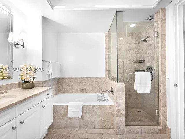 2-bedroom condo for sale in Miami - 1435 Brickell Ave 3401 - MondialRealty