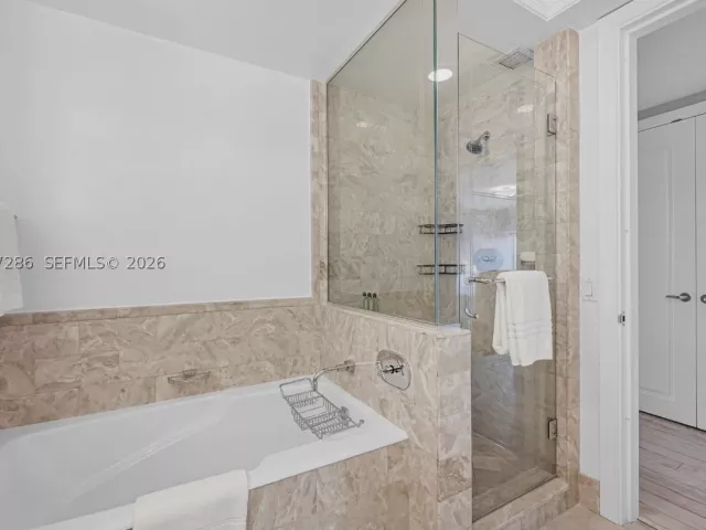 2-bedroom condo for sale in Miami - 1435 Brickell Ave 3401 - MondialRealty