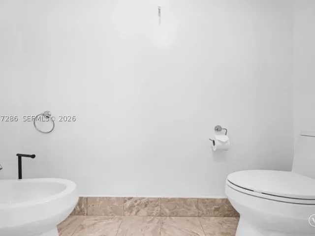 2-bedroom condo for sale in Miami - 1435 Brickell Ave 3401 - MondialRealty