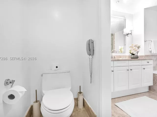 2-bedroom condo for sale in Miami - 1435 Brickell Ave 3401 - MondialRealty