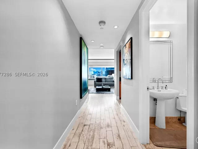 2-bedroom condo for sale in Miami - 1435 Brickell Ave 3401 - MondialRealty