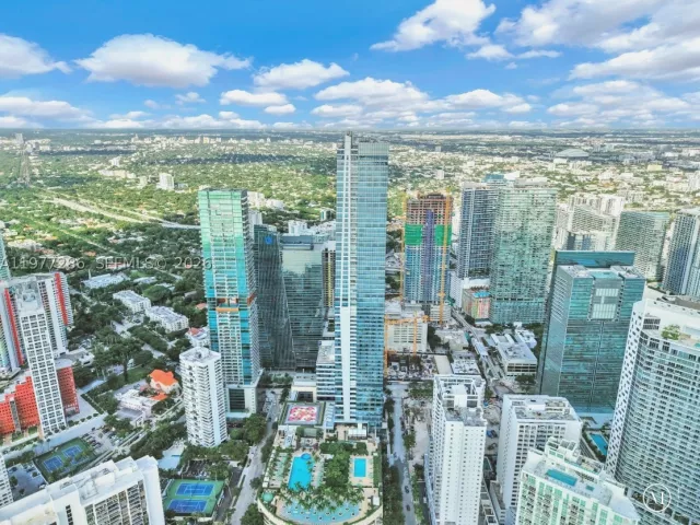 2-bedroom condo for sale in Miami - 1435 Brickell Ave 3401 - MondialRealty