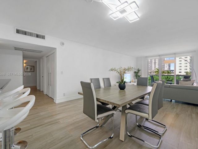 Apartment for rent  Unit #402 - photo 7492023