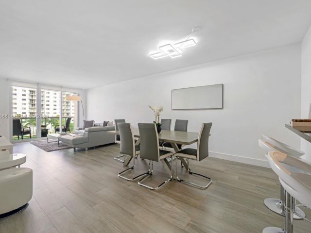 Apartment for rent  Unit #402 - photo 7492029