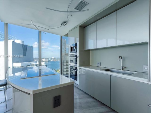 Apartment for sale  Unit #3004 - photo 7495684