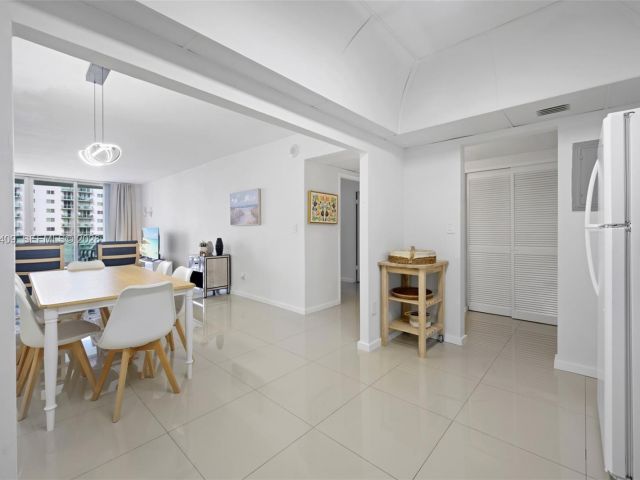 Apartment for rent  Unit #708 - photo 7491991