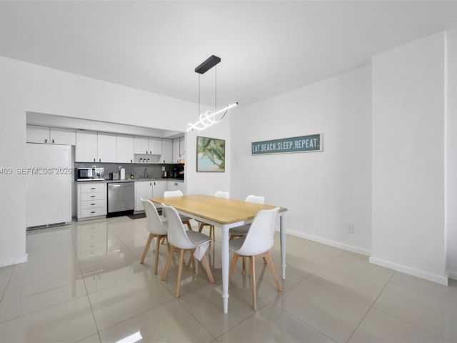 Apartment for rent  Unit #708 - photo 7491993