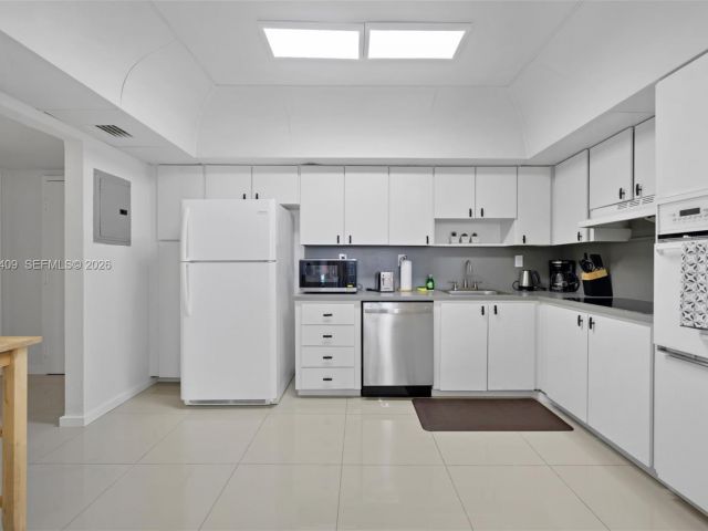 Apartment for rent  Unit #708 - photo 7491994