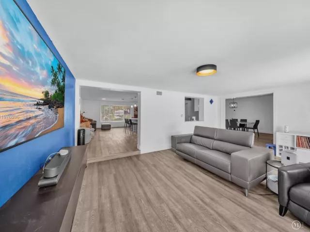 4-bedroom home for sale in Fort Lauderdale - 5100 NE 14th Ter - MondialRealty