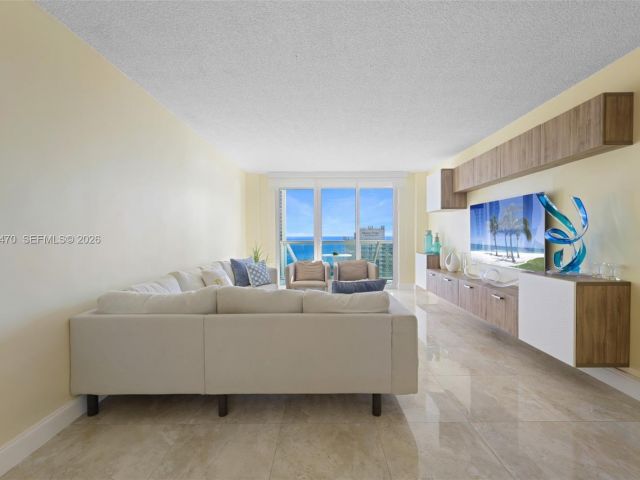 Apartment for rent  Unit #1605 - photo 7492115