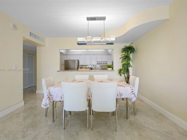 Apartment for rent  Unit #1605 - photo 7492119