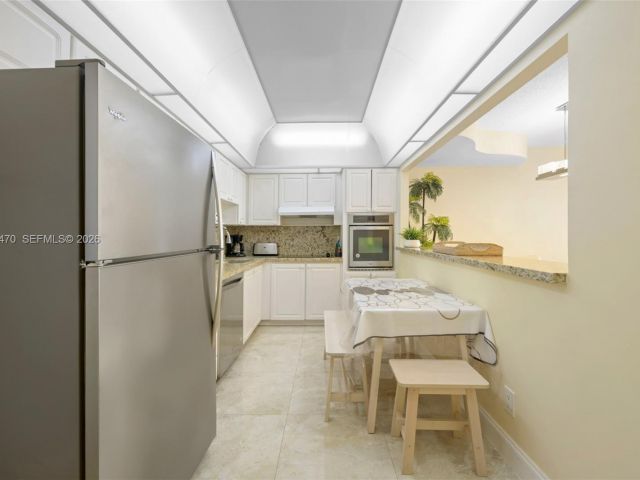 Apartment for rent  Unit #1605 - photo 7492120