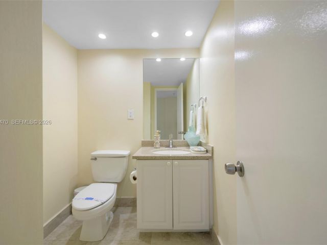 Apartment for rent  Unit #1605 - photo 7492125