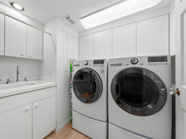 4-bedroom home for sale in Fort Lauderdale - 330 Royal Plaza Drive - MondialRealty