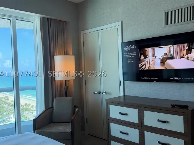 1-bedroom condo for sale in Fort Lauderdale - 551 N Fort Lauderdale Beach Blvd R2201 - MondialRealty
