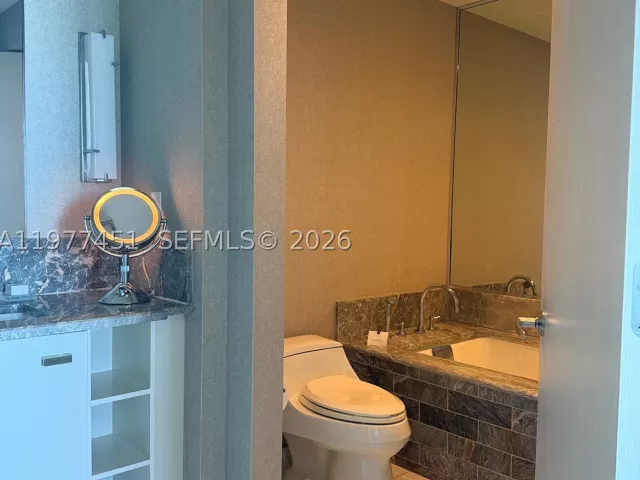 1-bedroom condo for sale in Fort Lauderdale - 551 N Fort Lauderdale Beach Blvd R2201 - MondialRealty