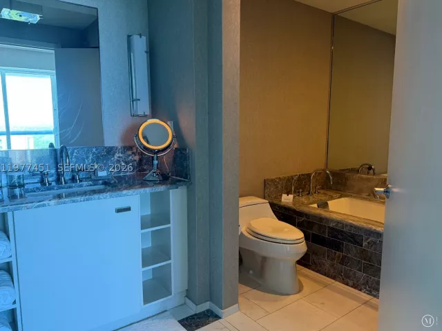 1-bedroom condo for sale in Fort Lauderdale - 551 N Fort Lauderdale Beach Blvd R2201 - MondialRealty