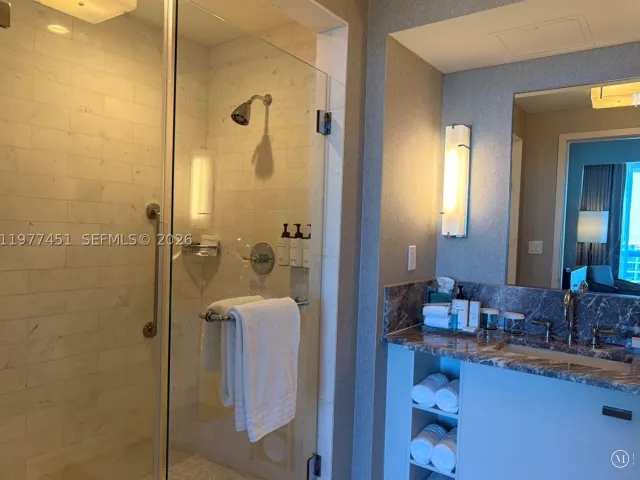 1-bedroom condo for sale in Fort Lauderdale - 551 N Fort Lauderdale Beach Blvd R2201 - MondialRealty