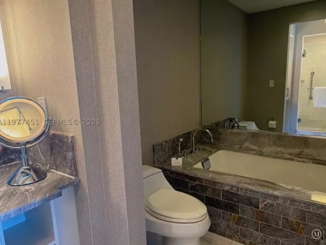 1-bedroom condo for sale in Fort Lauderdale - 551 N Fort Lauderdale Beach Blvd R2201 - MondialRealty