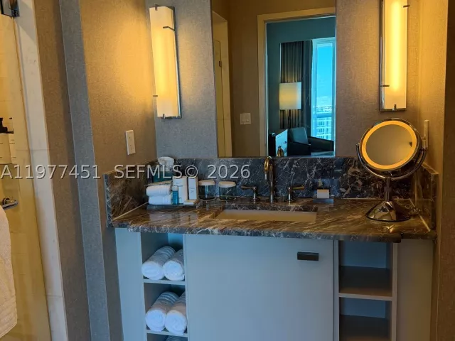 1-bedroom condo for sale in Fort Lauderdale - 551 N Fort Lauderdale Beach Blvd R2201 - MondialRealty