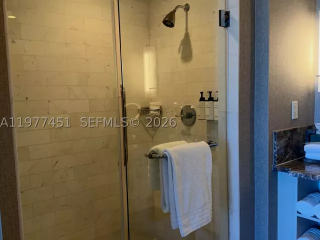 1-bedroom condo for sale in Fort Lauderdale - 551 N Fort Lauderdale Beach Blvd R2201 - MondialRealty